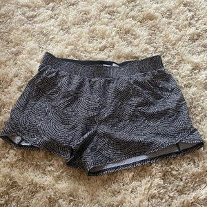 CALIA Women’s Swift Shorts - Medium - Black and white patterned